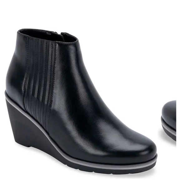 Blondo Leah Waterproof Wedge Bootie - Picture 1 of 10